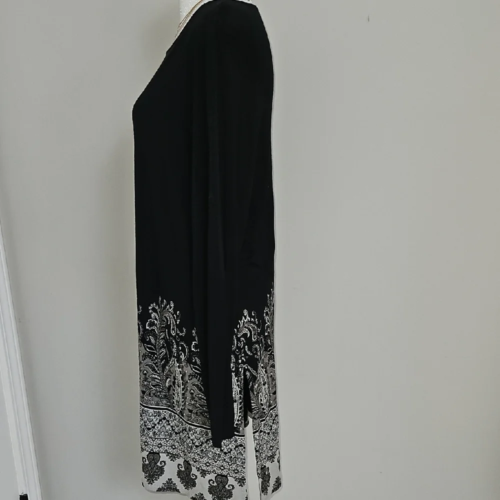 J. Jill Wearever Medallion Border Print Tunic Top Black White Medium
